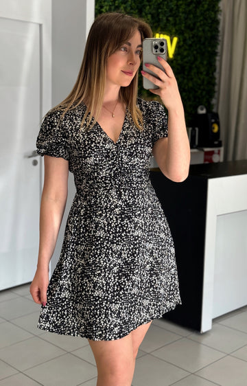 Vestido Flores Brancas