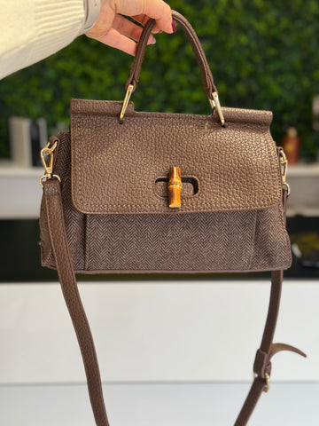 Bolsa sintética com bambu